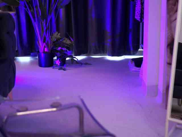 NaughtyyChloe webcam