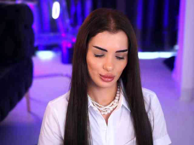 NaughtyyChloe webcam