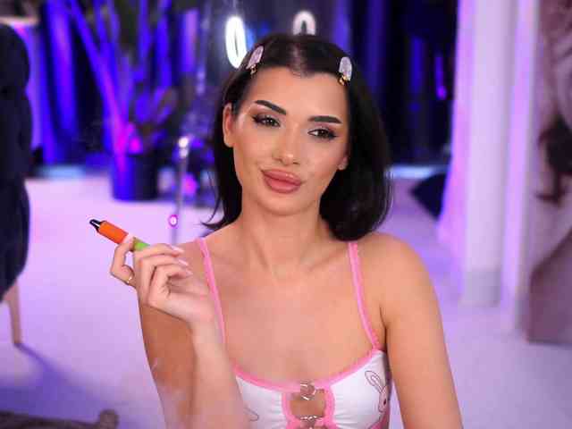 NaughtyyChloe webcam