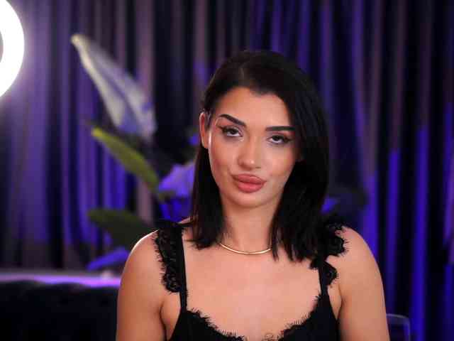 NaughtyyChloe webcam