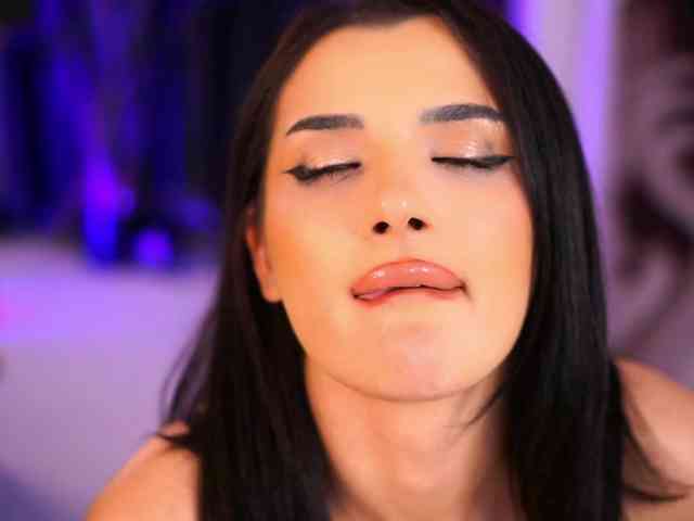 NaughtyyChloe webcam