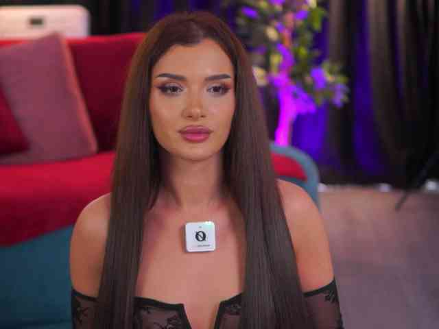 NaughtyyChloe webcam