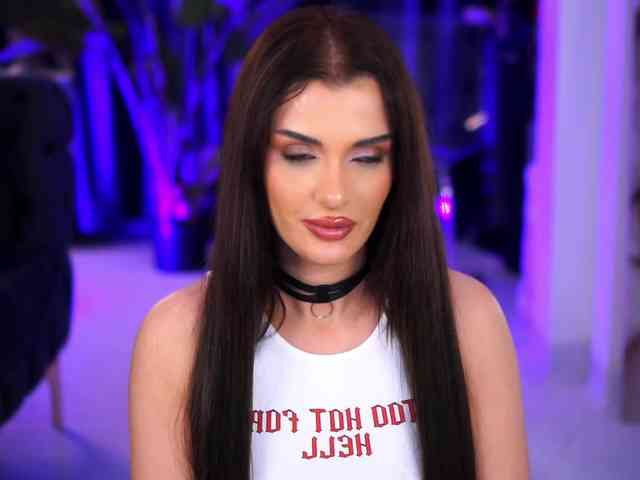 NaughtyyChloe webcam