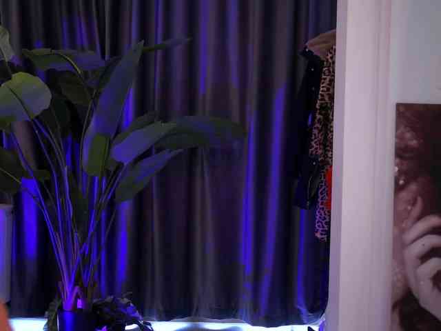 NaughtyyChloe webcam