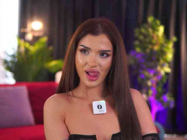 NaughtyyChloe webcam