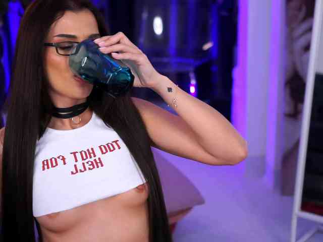 NaughtyyChloe webcam