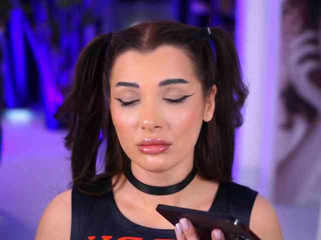 NaughtyyChloe webcam