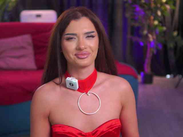 NaughtyyChloe webcam