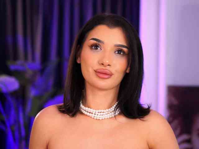 NaughtyyChloe webcam