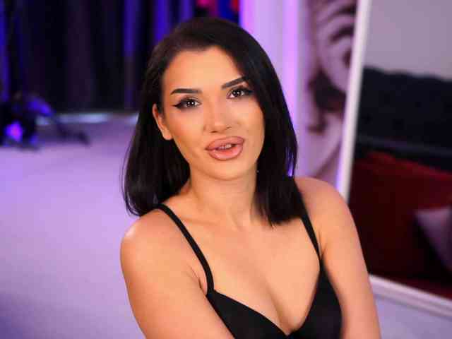 NaughtyyChloe webcam