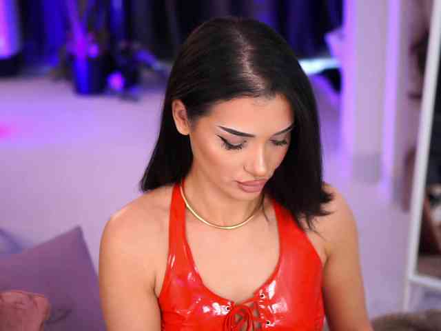 NaughtyyChloe webcam