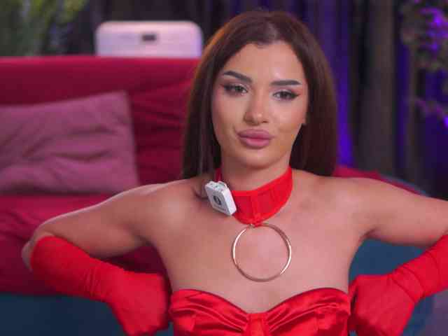 NaughtyyChloe webcam