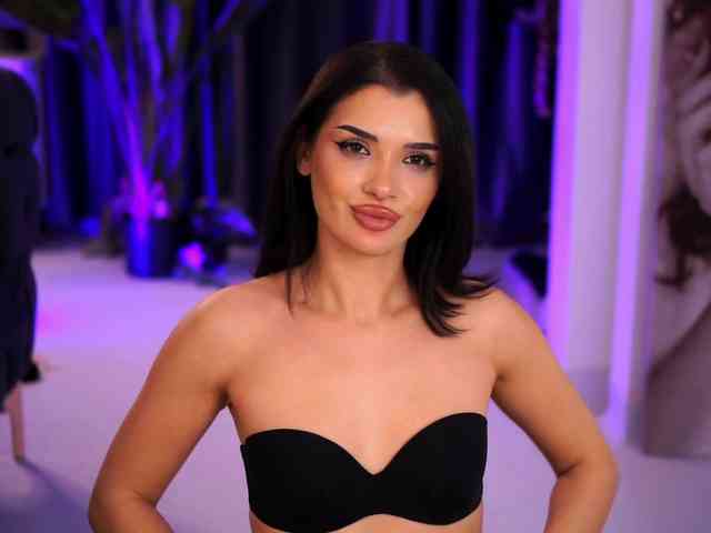 NaughtyyChloe webcam