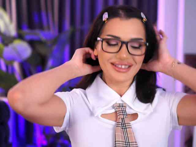 NaughtyyChloe webcam