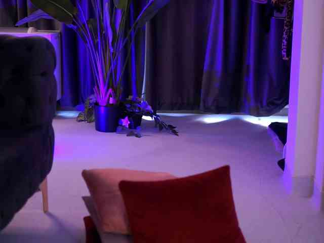 NaughtyyChloe webcam