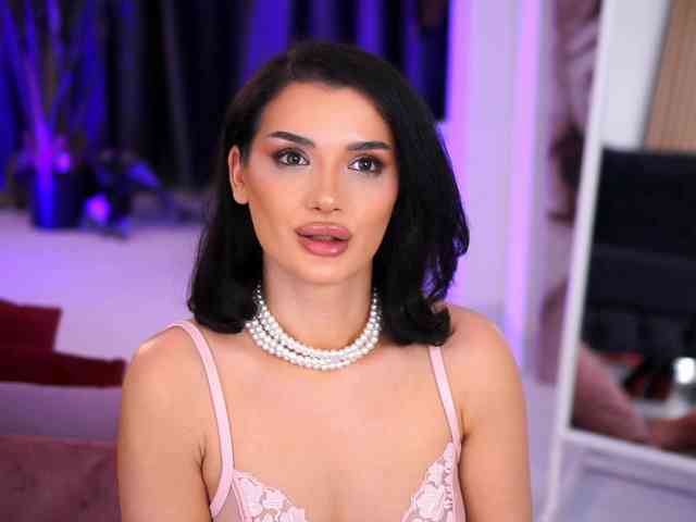 NaughtyyChloe webcam