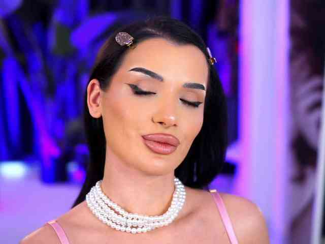 NaughtyyChloe webcam