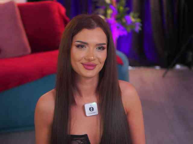 NaughtyyChloe webcam