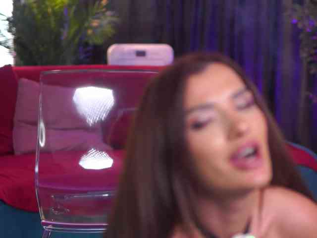 NaughtyyChloe webcam