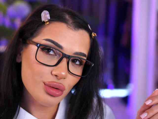 NaughtyyChloe webcam