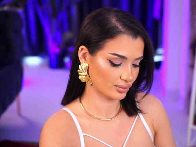 NaughtyyChloe webcam