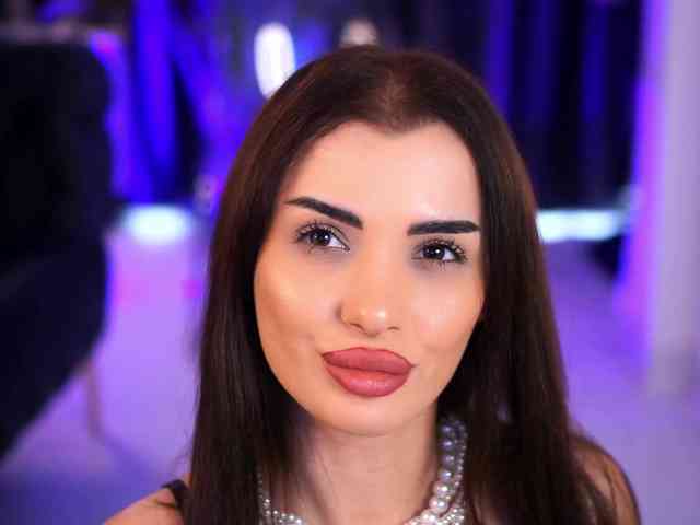 NaughtyyChloe webcam