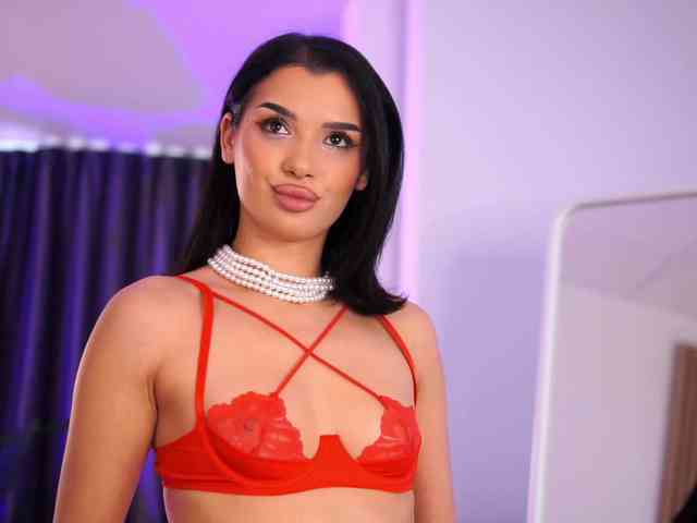 NaughtyyChloe webcam