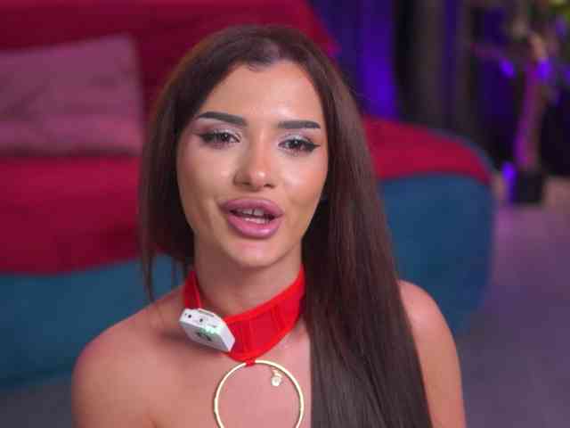 NaughtyyChloe webcam