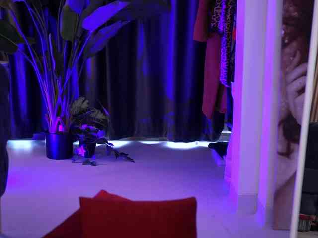 NaughtyyChloe webcam