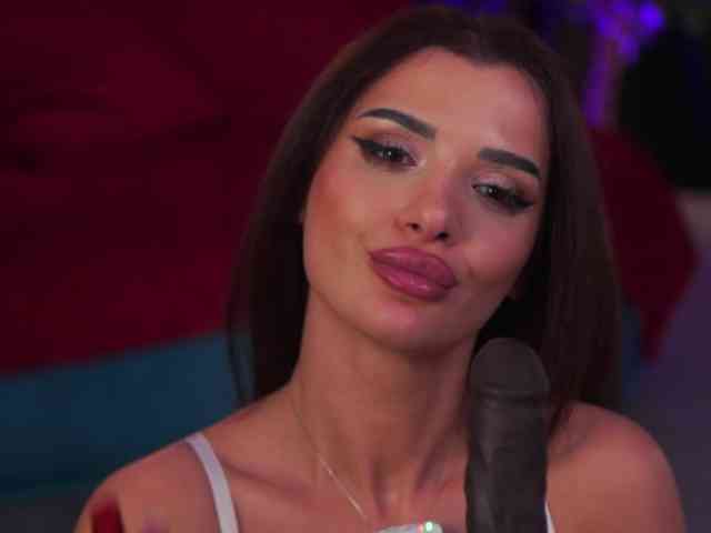 NaughtyyChloe webcam