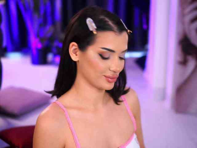 NaughtyyChloe webcam