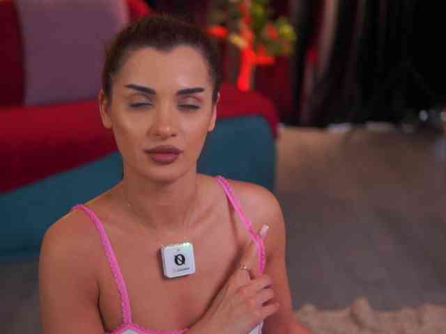 NaughtyyChloe webcam