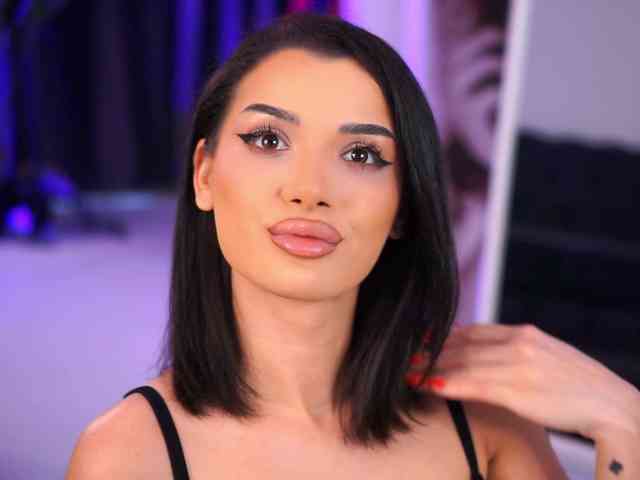 NaughtyyChloe webcam