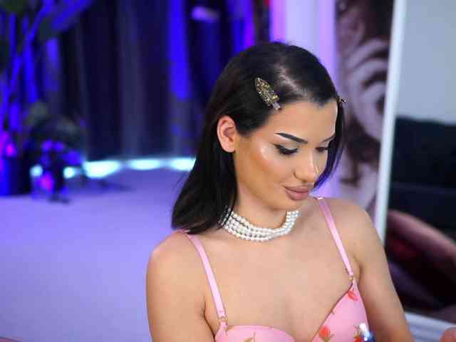 NaughtyyChloe webcam