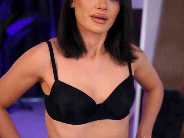 NaughtyyChloe webcam