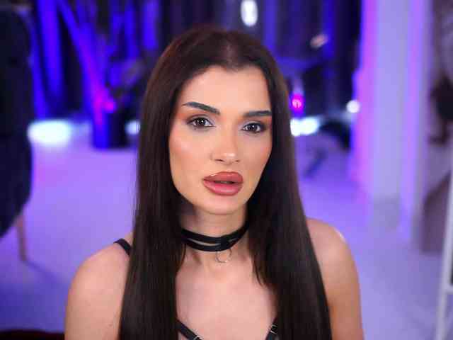 NaughtyyChloe webcam