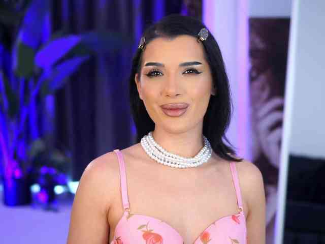 NaughtyyChloe webcam