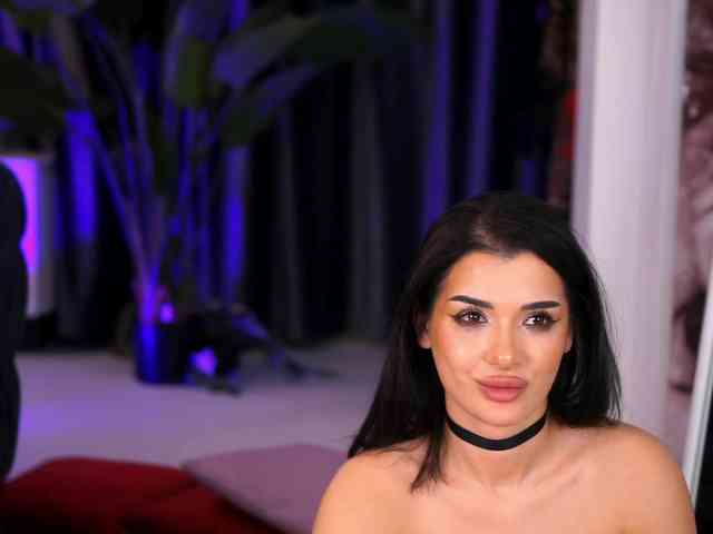 NaughtyyChloe webcam