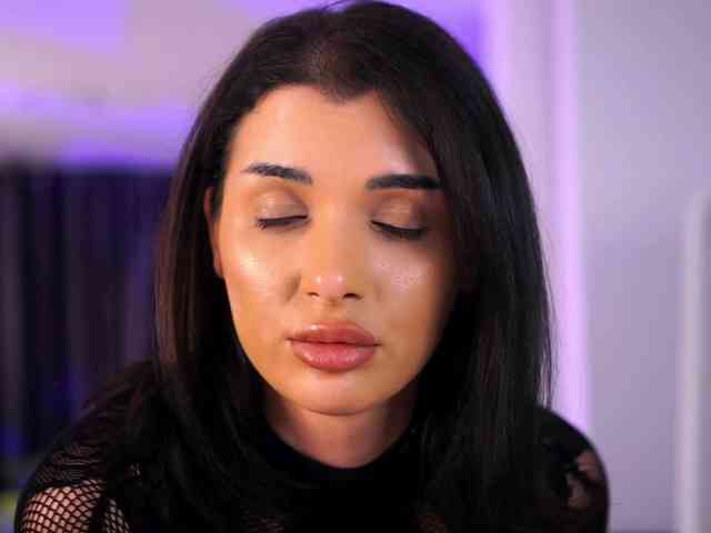 NaughtyyChloe webcam