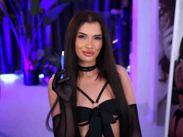 NaughtyyChloe webcam