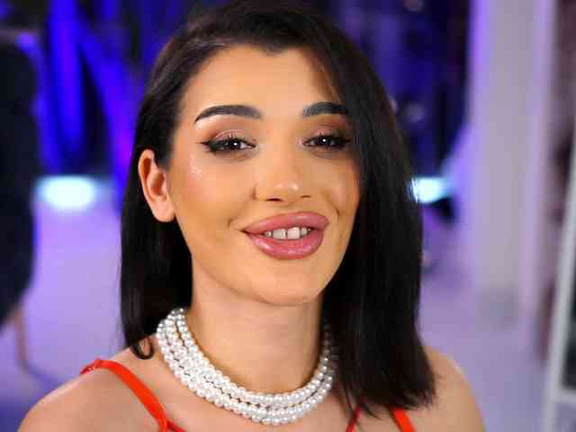 NaughtyyChloe webcam