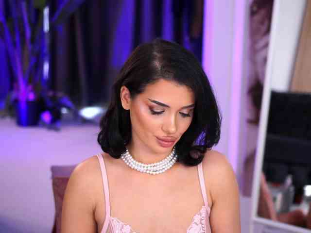 NaughtyyChloe webcam