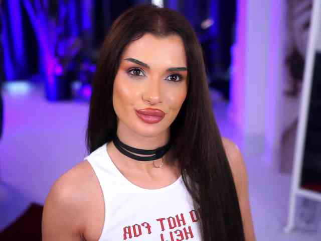 NaughtyyChloe webcam