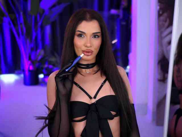 NaughtyyChloe webcam