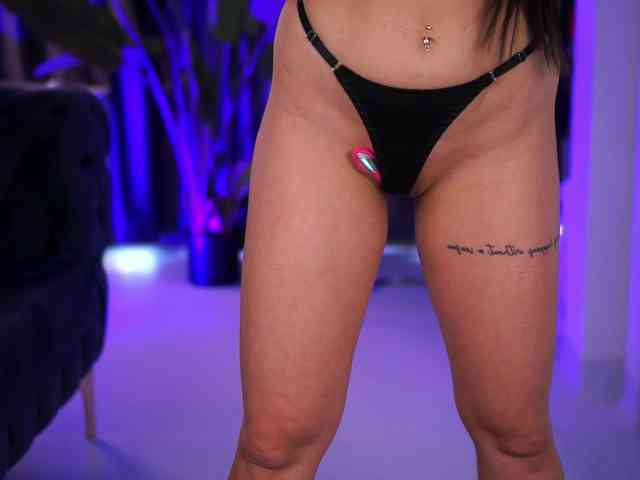 NaughtyyChloe webcam