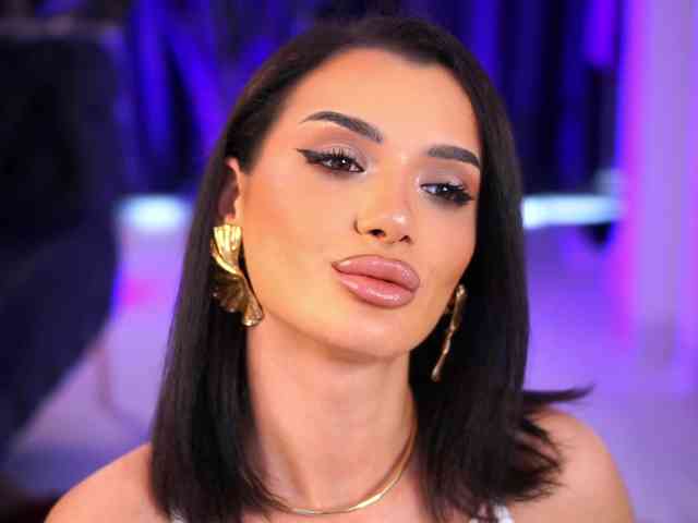 NaughtyyChloe webcam