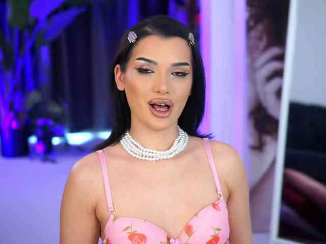 NaughtyyChloe webcam