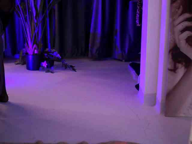 NaughtyyChloe webcam