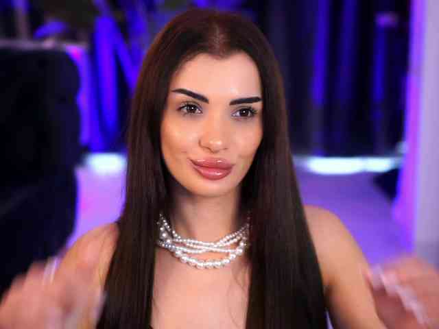 NaughtyyChloe webcam