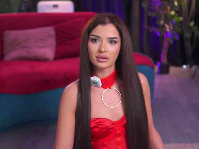 NaughtyyChloe webcam